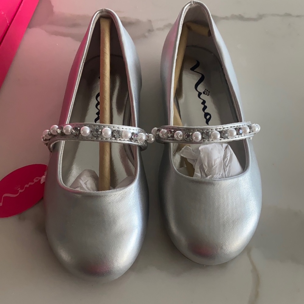 NWT Girls Nina silver shoes